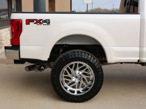 Used 2017 Ford F250 Lariat w/ Chrome Package image 14