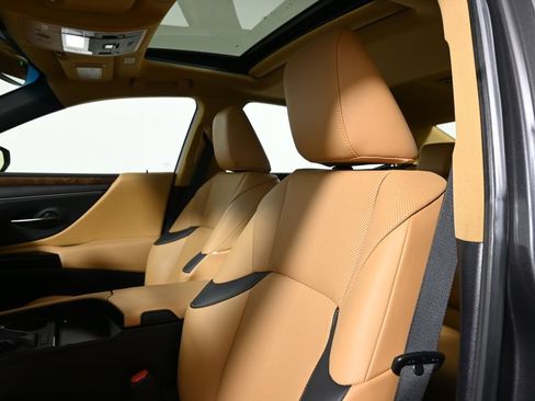 Used 2024 Lexus ES 250 w/ Premium Package AWD/4WD image 5