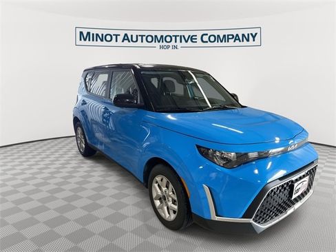 Used 2023 Kia Soul S image 2