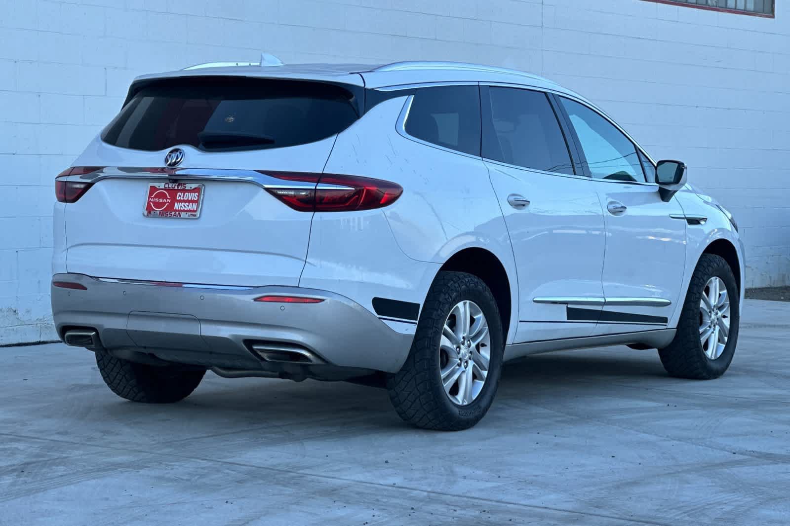 Used 2021 Buick Enclave Essence FWD image 3