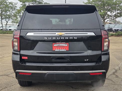 Used 2024 Chevrolet Suburban LT image 5