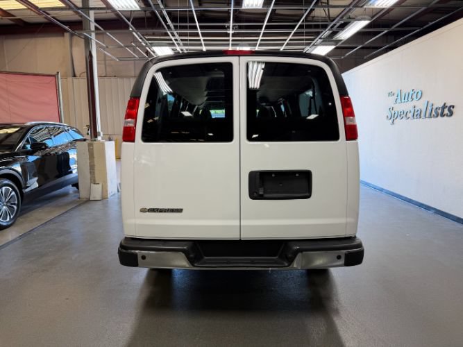 Used 2025 Chevrolet Express 3500 LT w/ LT Preferred Equipment Group RWD image 3