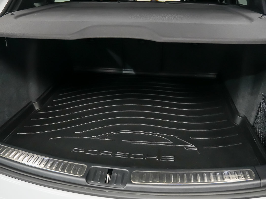 Certified 2024 Porsche Macan AWD/4WD image 13