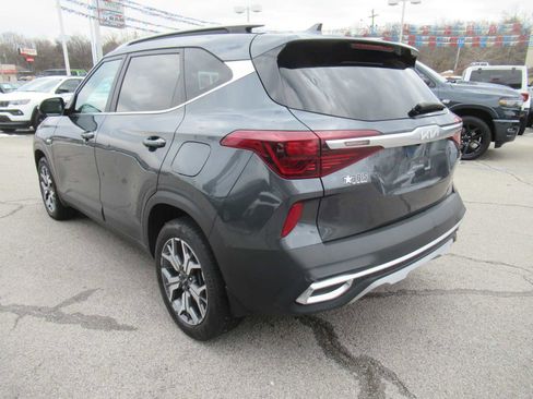 Used 2023 Kia Seltos EX image 3