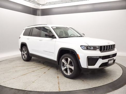 New 2026 Jeep Grand Cherokee L Limited w/ Trailer Tow Package AWD/4WD image 9