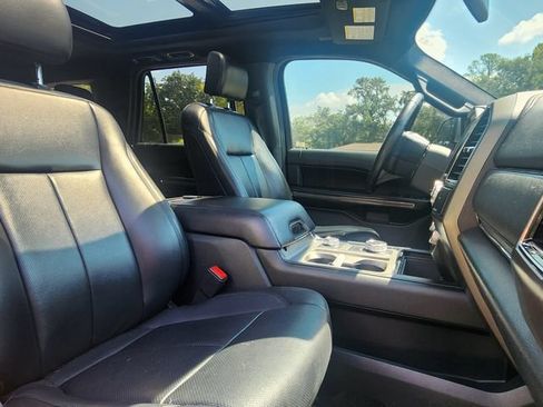 Used 2020 Ford Expedition XLT w/ Equipment Group 202A AWD/4WD image 27