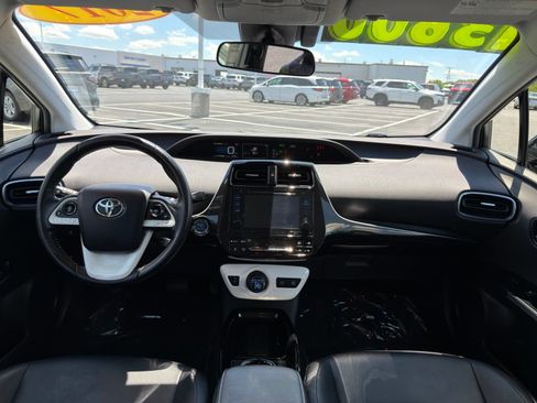 Used 2017 Toyota Prius Three Touring w/ Carpet Mat Package FWD image 28