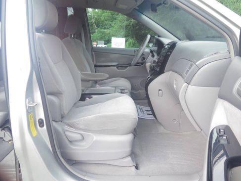 Used 2004 Toyota Sienna LE FWD image 12