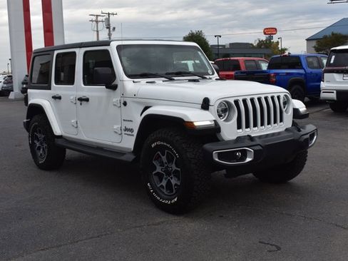 Used 2018 Jeep Wrangler Unlimited Sahara image 3