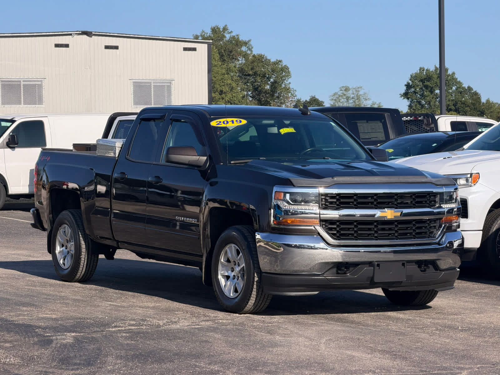 Used 2019 Chevrolet Silverado 1500 LT AWD/4WD image 1