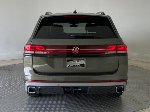 Used 2024 Volkswagen Atlas Peak Edition SEL image 10