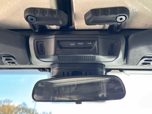 Used 2025 Jeep Gladiator Sport image 30