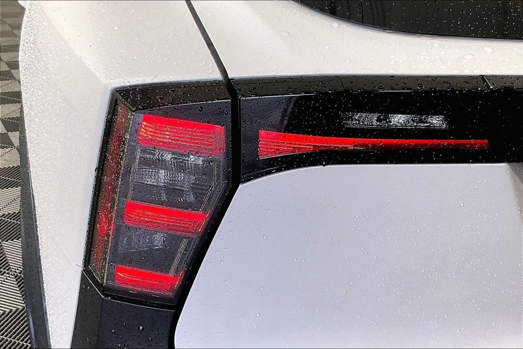 Used 2025 Nissan Kicks SR FWD image 38