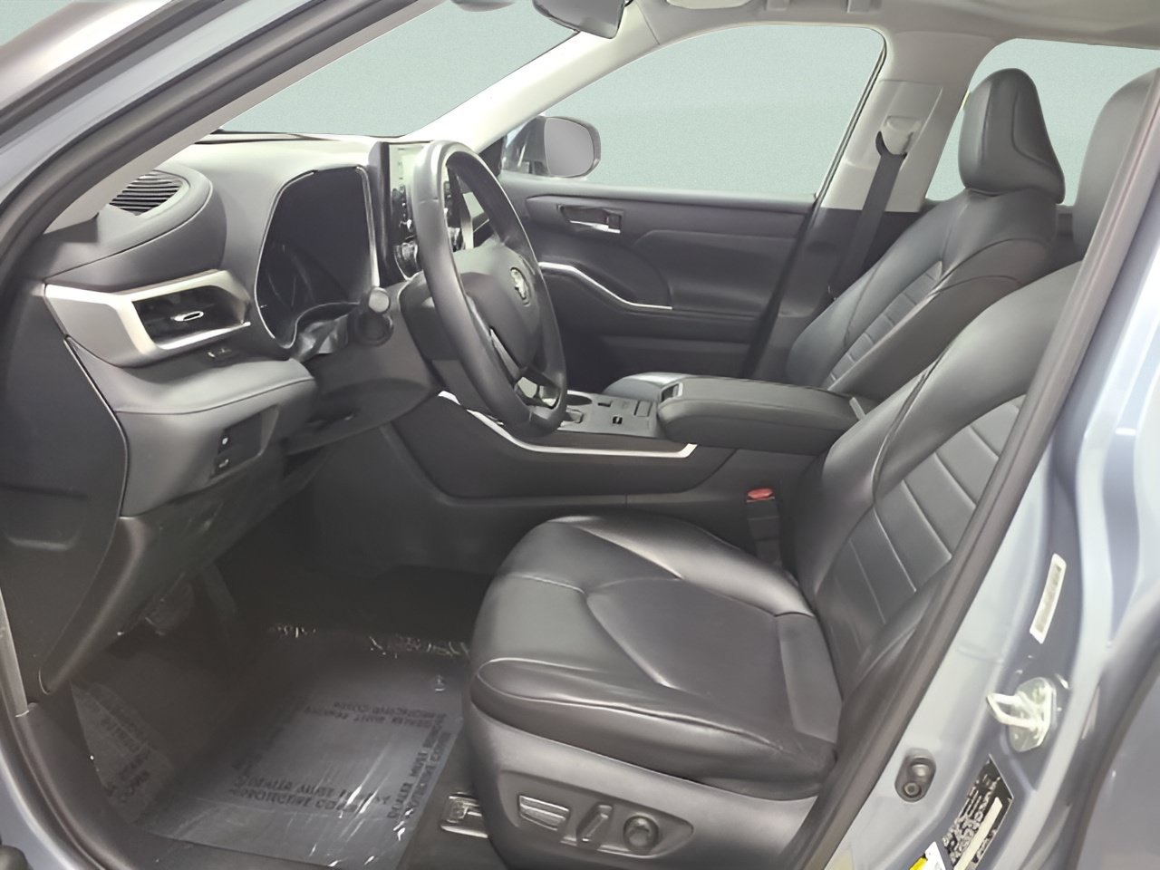 Used 2021 Toyota Highlander XLE FWD image 19
