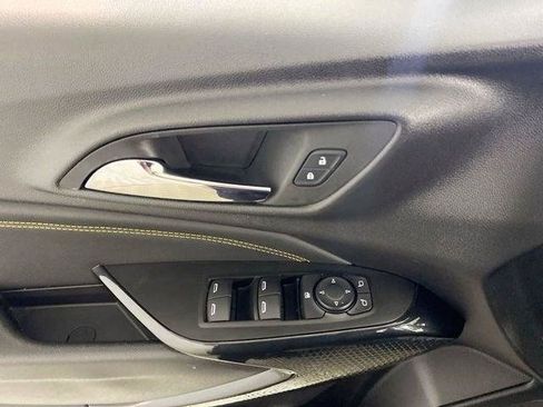 Used 2025 Chevrolet Trax LT FWD image 30
