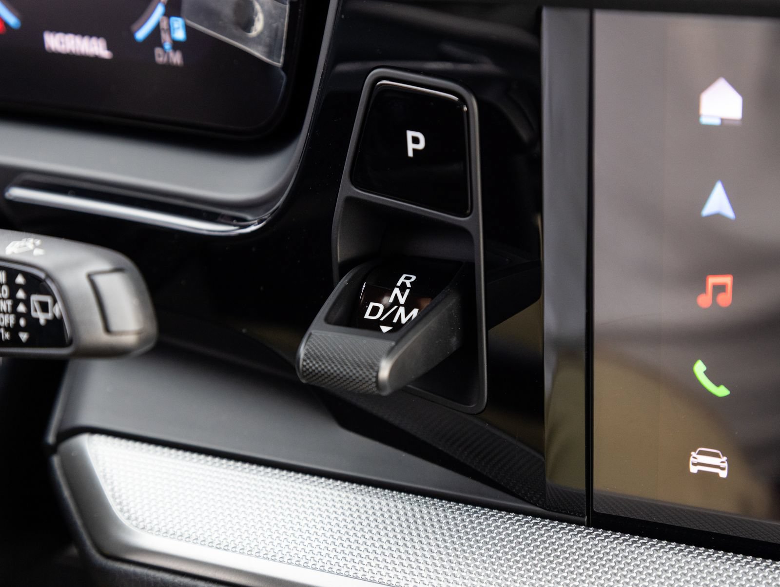 Certified 2025 Porsche Cayenne AWD/4WD image 18