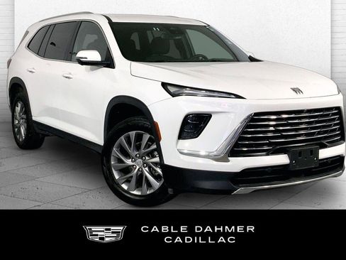 Used 2025 Buick Enclave Preferred FWD image 1