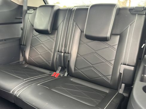 Used 2025 Volkswagen Atlas SE image 17