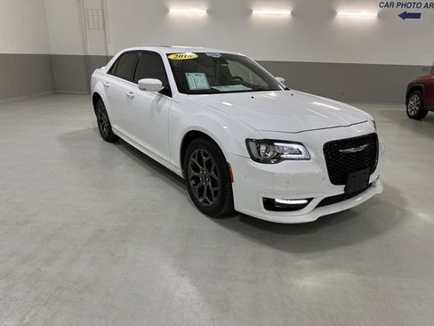 Used 2018 Chrysler 300 S w/ Safetytec Plus Group image 4
