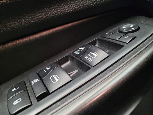 Used 2019 Jeep Cherokee Trailhawk AWD/4WD image 27