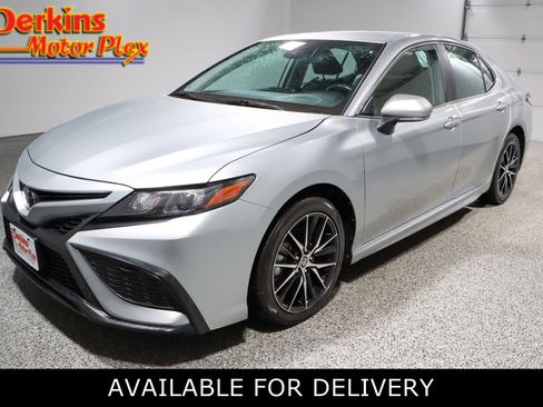 Used 2024 Toyota Camry SE FWD image 1