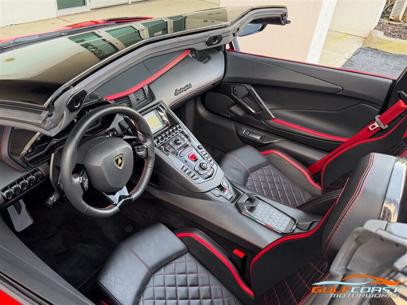 Used 2019 Lamborghini Aventador S AWD/4WD image 2