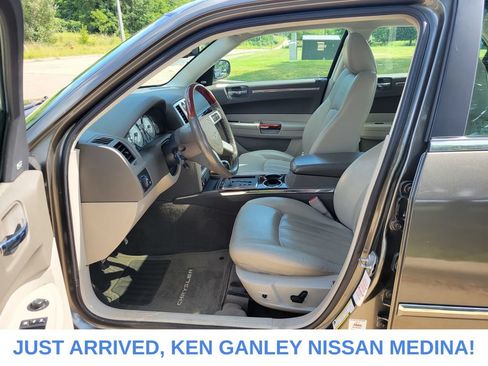 Used 2009 Chrysler 300 C RWD image 14