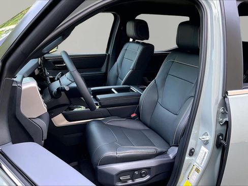 Certified 2026 Toyota Tundra Limited AWD/4WD image 8