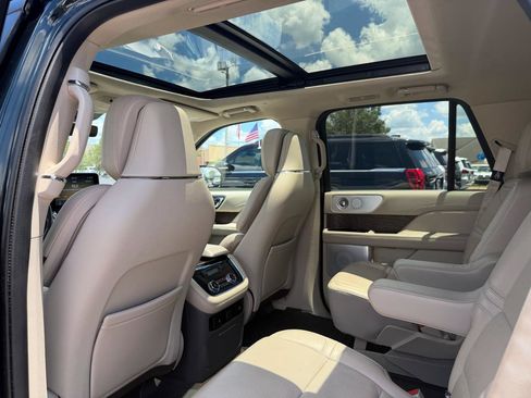 Used 2021 Lincoln Navigator Reserve w/ Luxury Package AWD/4WD image 19