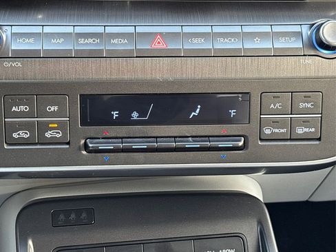 Certified 2025 Hyundai Kona SEL image 28