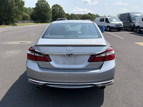 Used 2017 Honda Accord Sport image 6
