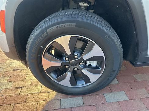 Used 2022 Jeep Grand Cherokee Limited 4xe image 10