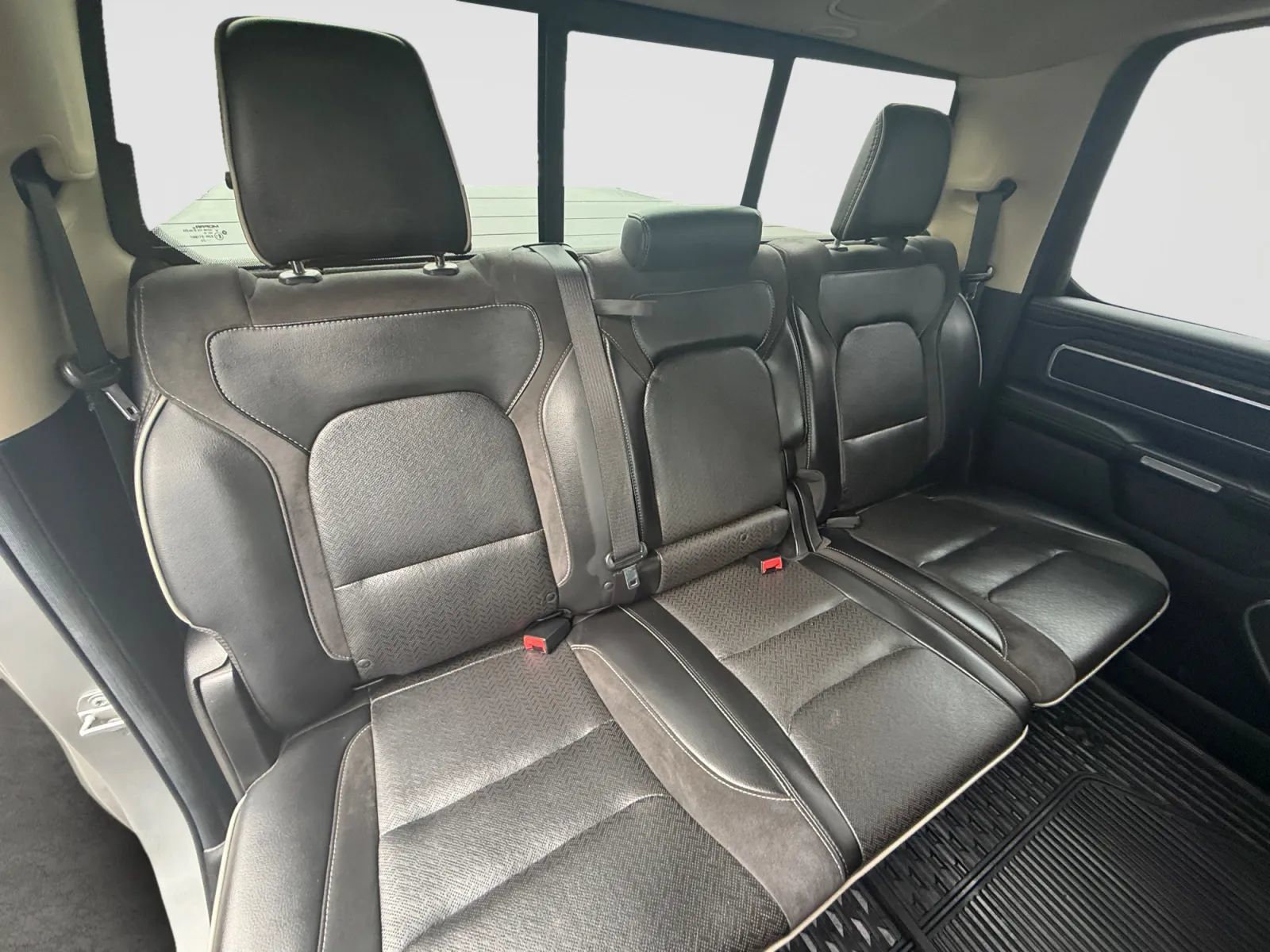 Used 2019 RAM 1500 Laramie AWD/4WD image 18