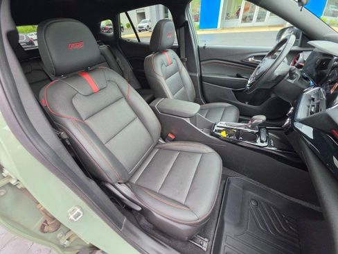 Used 2024 Chevrolet Trax RS w/ Sunroof Package FWD image 12