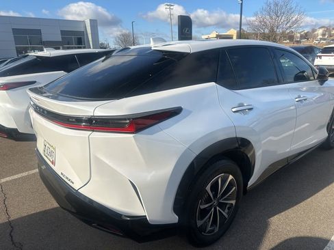 Used 2024 Lexus RZ 300e Premium w/ Accessory Package (Z1) image 15