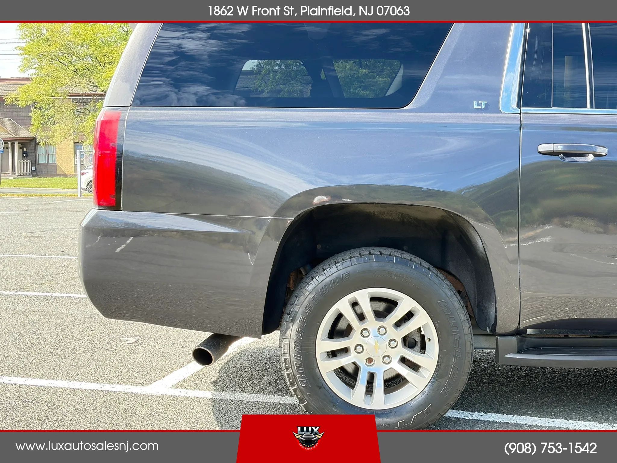Used 2018 Chevrolet Suburban LT w/ Luxury Package AWD/4WD image 11