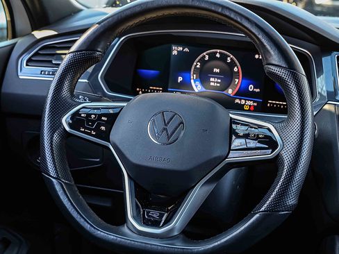 Used 2022 Volkswagen Tiguan SE R-Line image 9