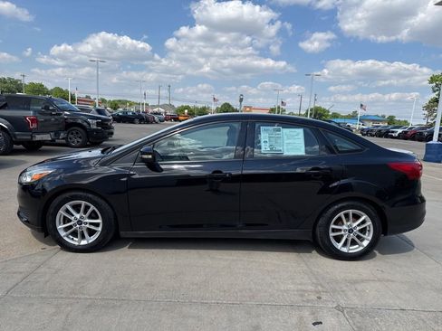 Used 2016 Ford Focus SE w/ SE Cold Weather Package FWD image 3