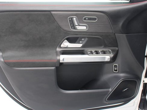 Used 2022 Mercedes-Benz GLB 250 4MATIC image 10
