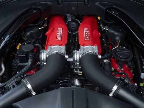 Used 2025 Ferrari Roma Spider image 13