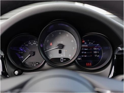 New 2025 Porsche Macan S image 15