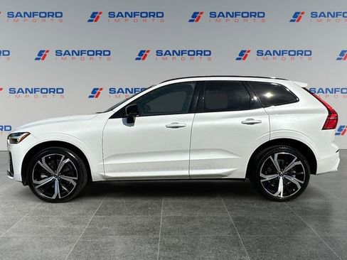 Used 2022 Volvo XC60 B6 R-Design AWD/4WD image 2