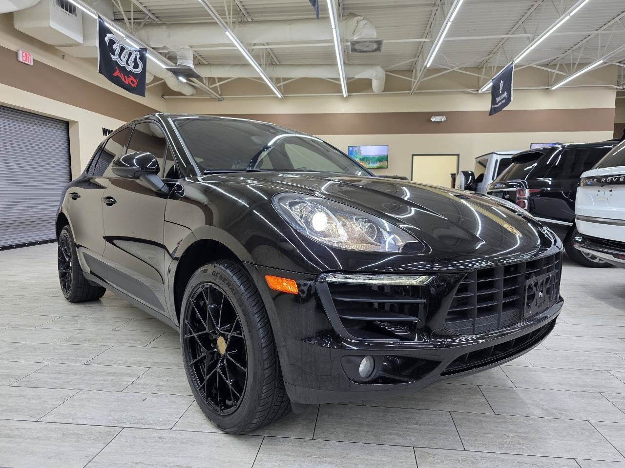 Used 2018 Porsche Macan AWD/4WD image 4