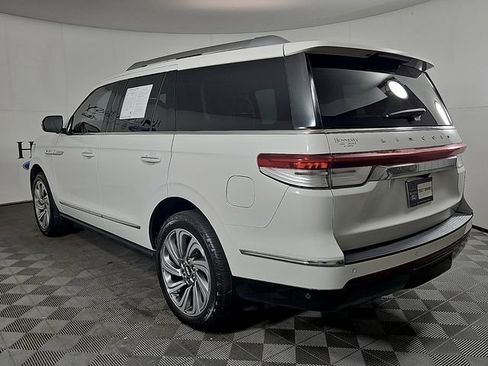 Used 2022 Lincoln Navigator Reserve AWD/4WD image 7