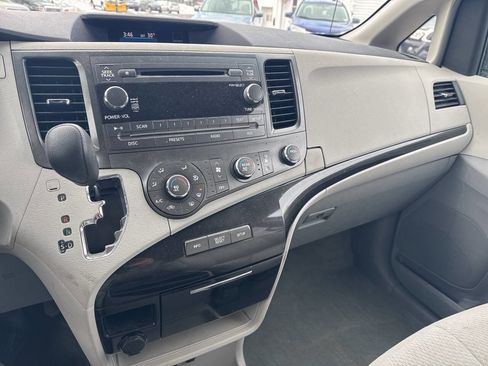 Used 2012 Toyota Sienna LE w/ Towing Pkg image 26