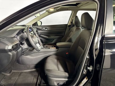 Used 2024 Nissan Altima 2.5 SV w/ SV Premium Package AWD/4WD image 11