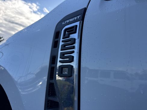 Used 2025 Ford F250 Lariat image 33