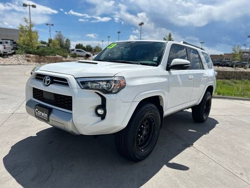 Used 2023 Toyota 4Runner TRD Off-Road Premium w/ Moonroof Package AWD/4WD image 3