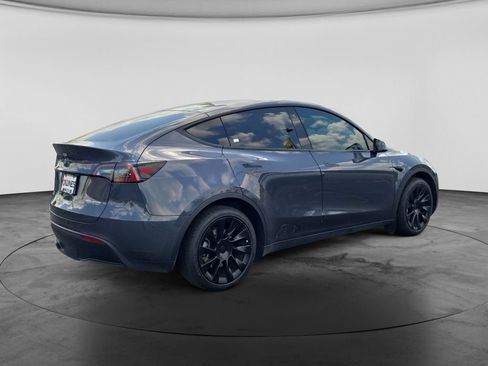 Used 2022 Tesla Model Y Long Range AWD/4WD image 9