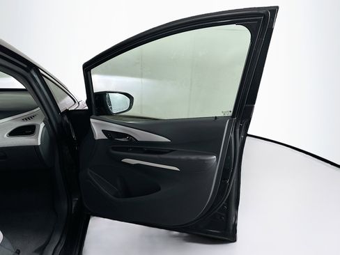 Used 2017 Chevrolet Bolt LT image 29